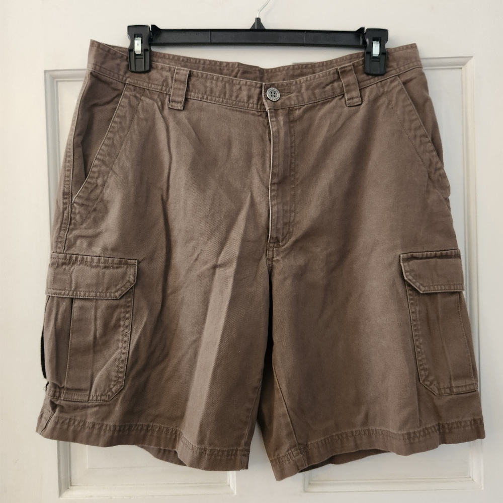 Columbia Cargo Shorts Army Green. Size 36W 10 L.